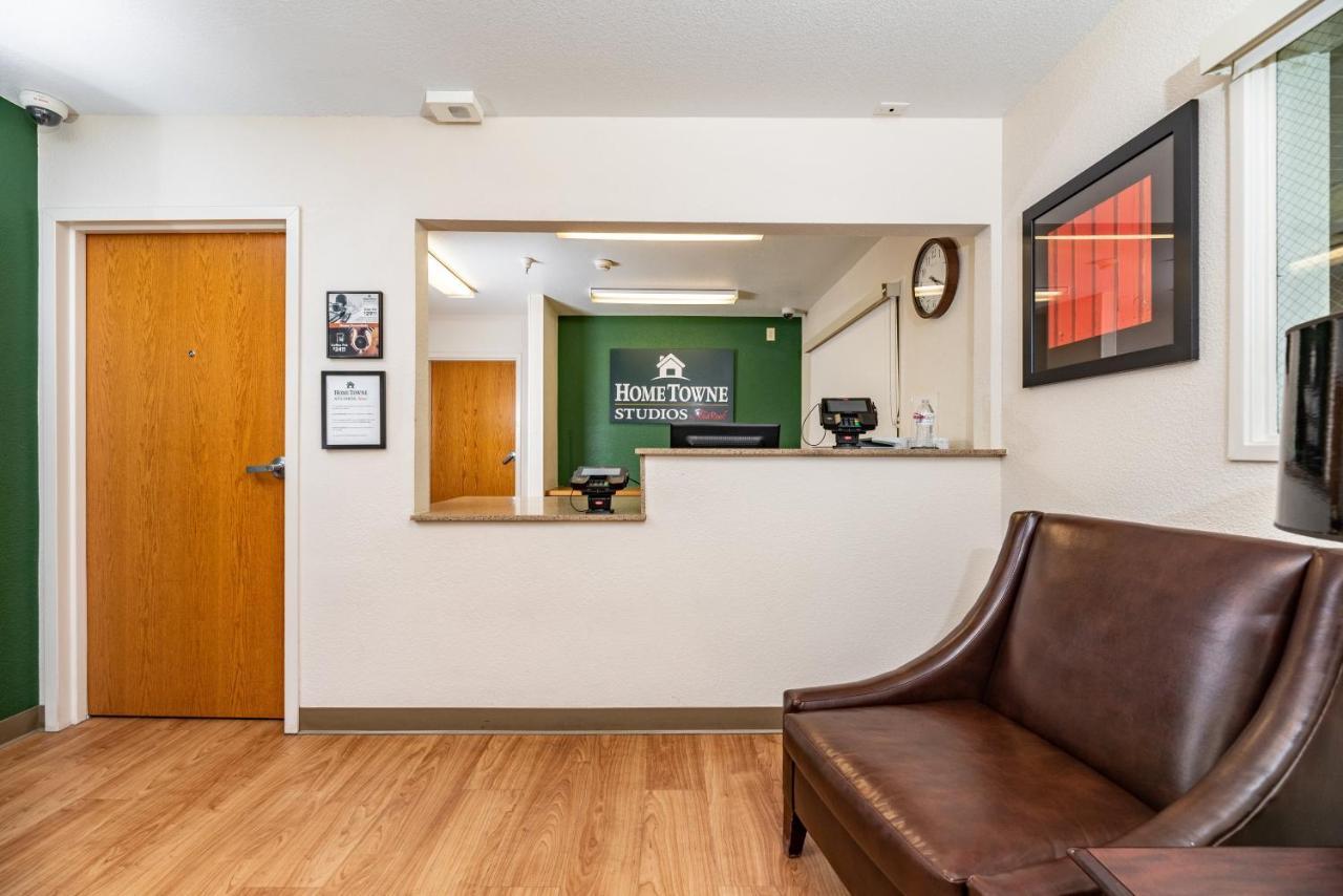 Hometowne Studios By Red Roof Fresno - West Exteriör bild